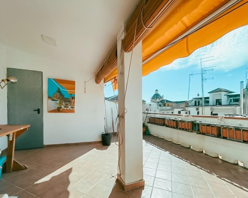 Character-Filled Townhouse with Roof Terrace, Realejo