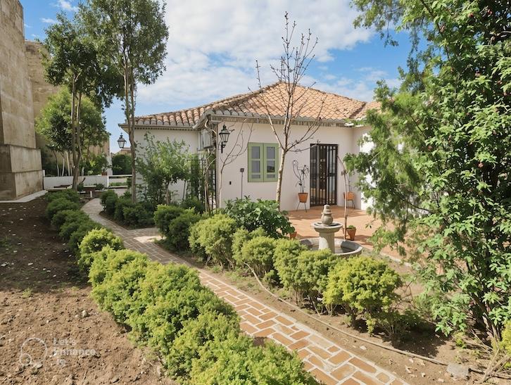 Detached House with Garden & Pool, Albayzin