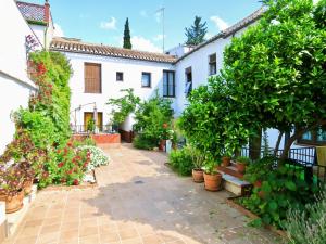 1230, Beautiful Small Townhouse