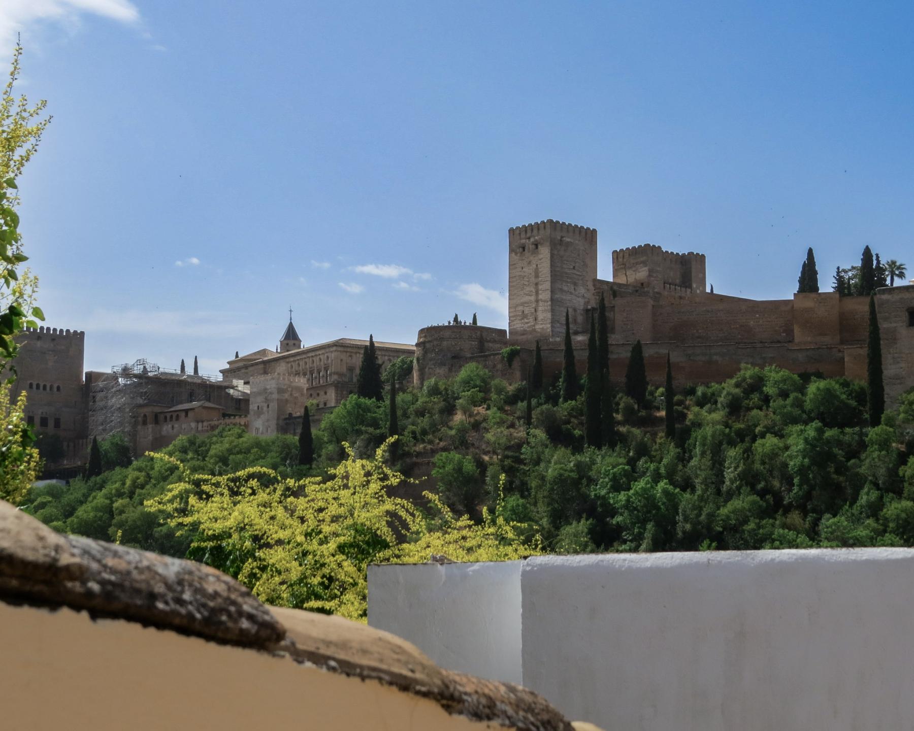 Traditional House With 5 Apartments, Albayzin  